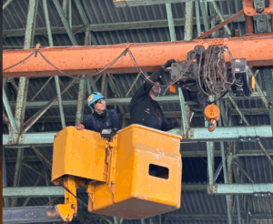 【緊急提言】天井クレーンの点検をしないことで問われる「責任」とは？荷重試験を怠る業者の危険性と対策