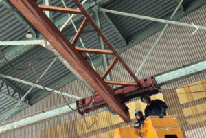沖縄の製造現場を止めない！天井クレーン「乗せ替え時期」の判断基準と補助金活用のススメ✨
